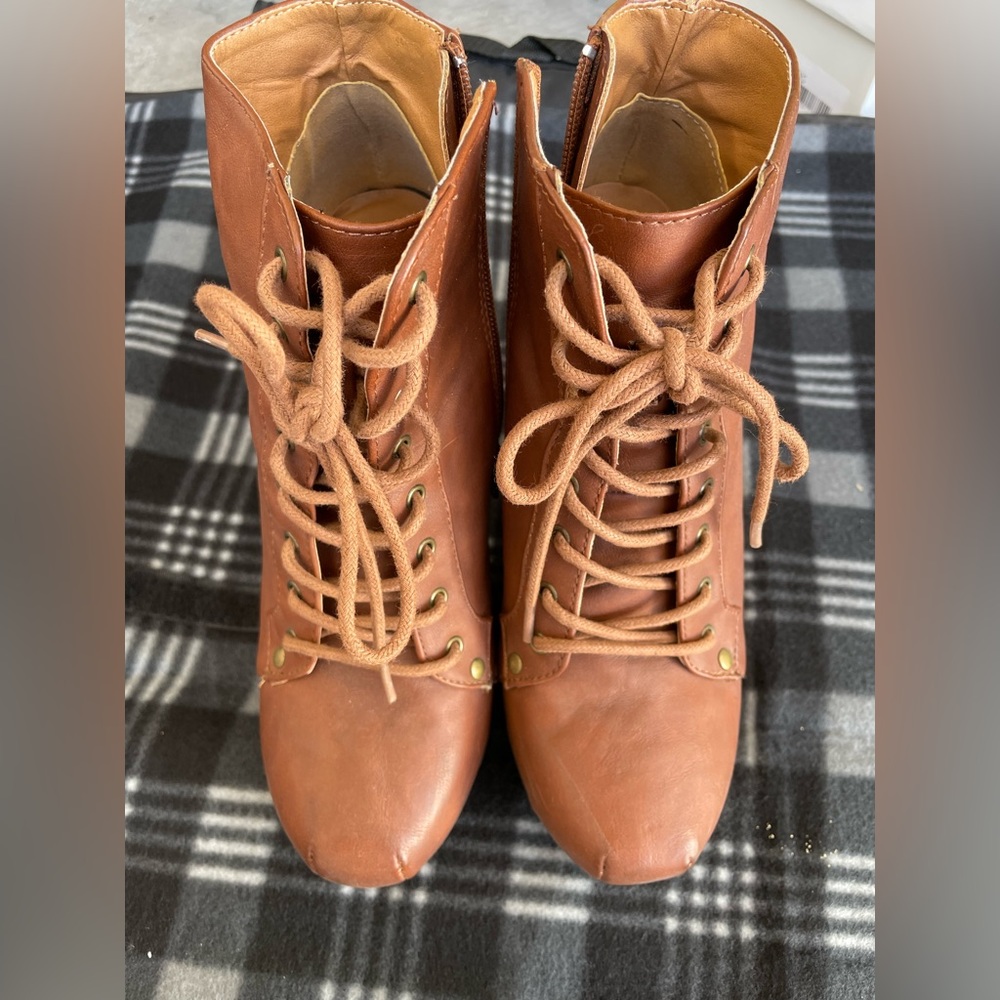 Women’s heeled booties